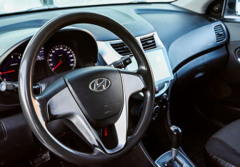 Подержанный автомобиль Hyundai Solaris Sedan 2011 года (9 фото)