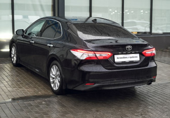 Подержанный автомобиль Toyota Camry Sedan 2019 года (3 фото)