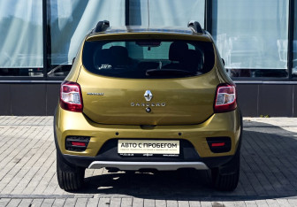 Подержанный автомобиль Renault Sandero 2017 года (4 фото)