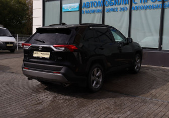 Подержанный автомобиль Toyota RAV4 2020 года (5 фото)