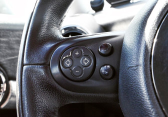 Подержанный автомобиль MINI Hatch 2006 года (12 фото)