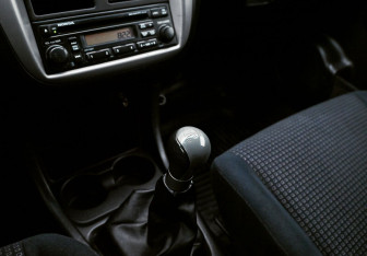Подержанный автомобиль Honda HR-V 2002 года (9 фото)