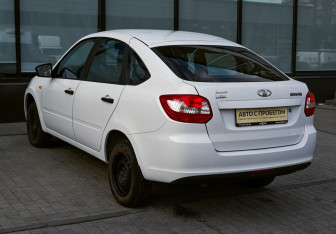 Подержанный автомобиль LADA (ВАЗ) Granta Liftback 2017 года (3 фото)