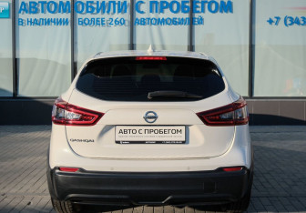 Подержанный автомобиль Nissan Qashqai 2021 года (4 фото)