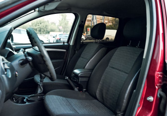 Подержанный автомобиль Renault Duster 2013 года (14 фото)
