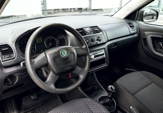Подержанный автомобиль Skoda Fabia Hatchback 2010 года (13 фото)