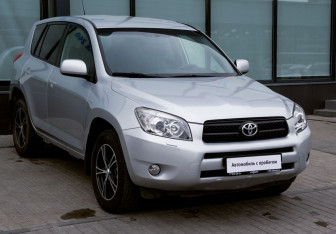 Подержанный автомобиль Toyota RAV4 2007 года (7 фото)