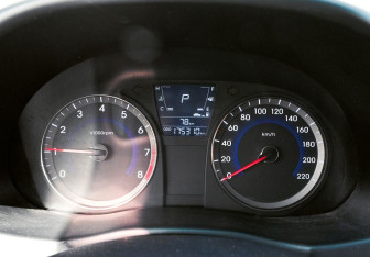 Подержанный автомобиль Hyundai Solaris Sedan 2011 года (11 фото)