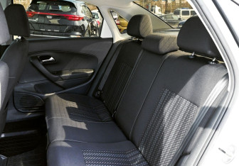 Подержанный автомобиль Volkswagen Polo Sedan 2015 года (15 фото)