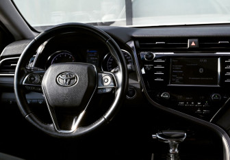 Подержанный автомобиль Toyota Camry Sedan 2018 года (19 фото)