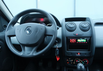 Подержанный автомобиль Renault Duster 2018 года (10 фото)