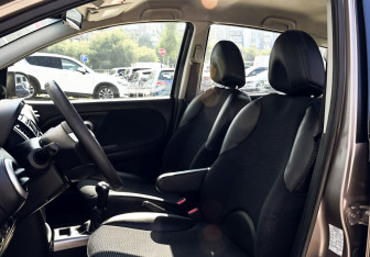 Подержанный автомобиль Nissan Note 2012 года (15 фото)