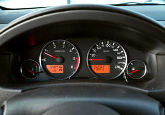 Подержанный автомобиль Nissan Pathfinder 2008 года (16 фото)