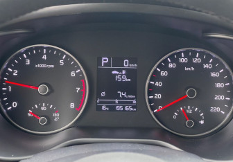 Подержанный автомобиль Kia Rio Hatchback 2019 года (16 фото)