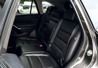 Подержанный автомобиль Mazda CX-5 2015 года (16 фото)