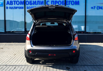 Подержанный автомобиль Nissan Qashqai 2011 года (20 фото)