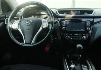 Подержанный автомобиль Nissan Qashqai 2014 года (10 фото)
