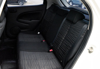 Подержанный автомобиль Mazda 2 Hatchback 2008 года (15 фото)