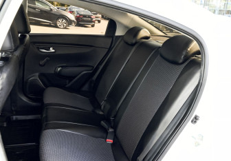 Подержанный автомобиль Kia Rio Sedan 2017 года (16 фото)