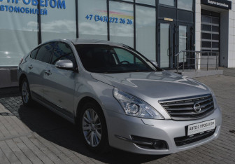 Подержанный автомобиль Nissan Teana 2012 года (7 фото)