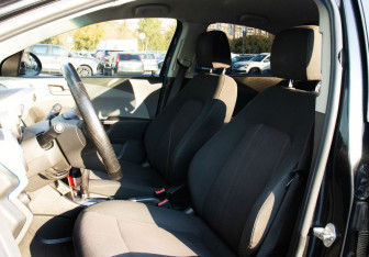Подержанный автомобиль Chevrolet Aveo Sedan 2013 года (14 фото)