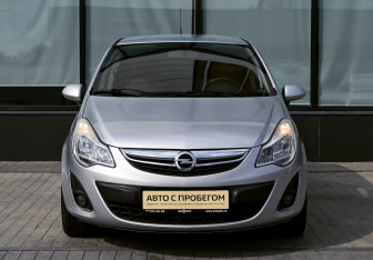 Подержанный автомобиль Opel Corsa 2011 года (8 фото)