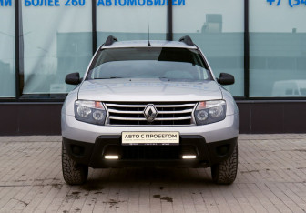 Подержанный автомобиль Renault Duster 2014 года (8 фото)