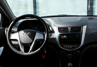 Подержанный автомобиль Hyundai Solaris Sedan 2013 года (17 фото)