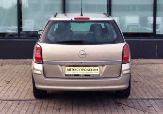 Подержанный автомобиль Opel Astra Wagon 2008 года (4 фото)