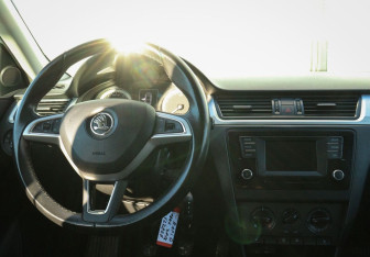 Подержанный автомобиль Skoda Rapid Liftback 2016 года (10 фото)