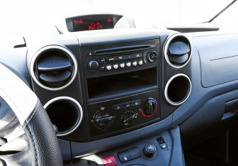 Подержанный автомобиль Peugeot Partner 2012 года (12 фото)
