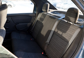 Подержанный автомобиль Renault Logan Sedan 2011 года (16 фото)