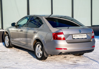 Подержанный автомобиль Skoda Octavia Liftback 2016 года (3 фото)