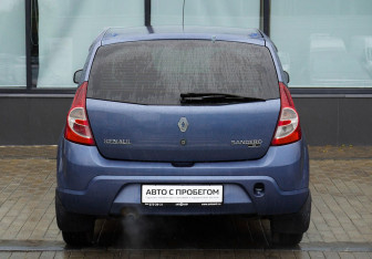 Подержанный автомобиль Renault Sandero 2011 года (4 фото)