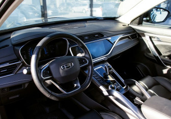 Подержанный автомобиль Geely Atlas Pro 2021 года (15 фото)