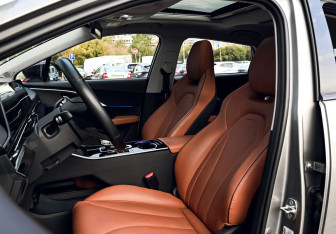 Подержанный автомобиль Omoda C5 2023 года (17 фото)