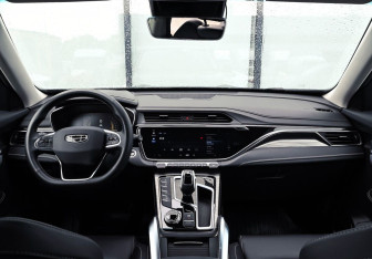 Подержанный автомобиль Geely Atlas Pro 2023 года (11 фото)