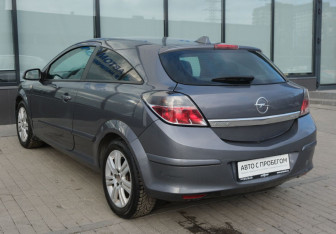 Подержанный автомобиль Opel Astra Hatchback 2007 года (3 фото)