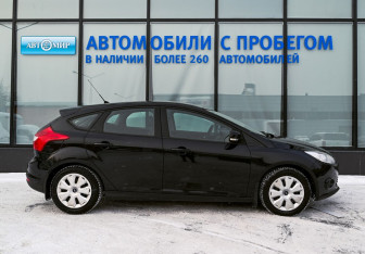 Подержанный автомобиль Ford Focus Hatchback 2011 года (6 фото)
