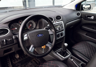 Подержанный автомобиль Ford Focus Sedan 2007 года (13 фото)