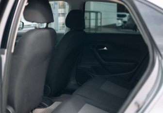 Подержанный автомобиль Volkswagen Polo Sedan 2012 года (15 фото)