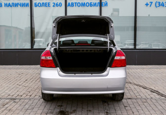Подержанный автомобиль Chevrolet Aveo Sedan 2010 года (20 фото)