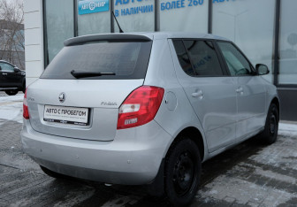Подержанный автомобиль Skoda Fabia Hatchback 2013 года (5 фото)
