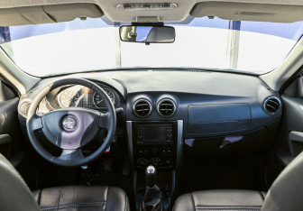 Подержанный автомобиль Nissan Almera Sedan 2013 года (12 фото)