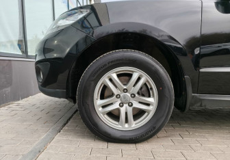 Подержанный автомобиль Hyundai Santa Fe 2010 года (20 фото)