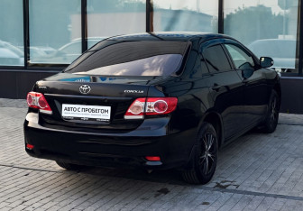 Подержанный автомобиль Toyota Corolla Sedan 2012 года (5 фото)