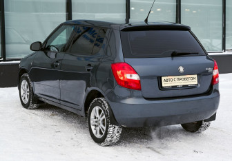Подержанный автомобиль Skoda Fabia Hatchback 2009 года (3 фото)