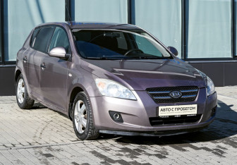 Подержанный автомобиль Kia Ceed Hatchback 2007 года (7 фото)