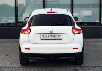 Подержанный автомобиль Nissan Juke 2012 года (4 фото)