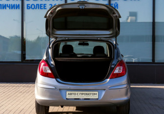 Подержанный автомобиль Opel Corsa 2011 года (20 фото)